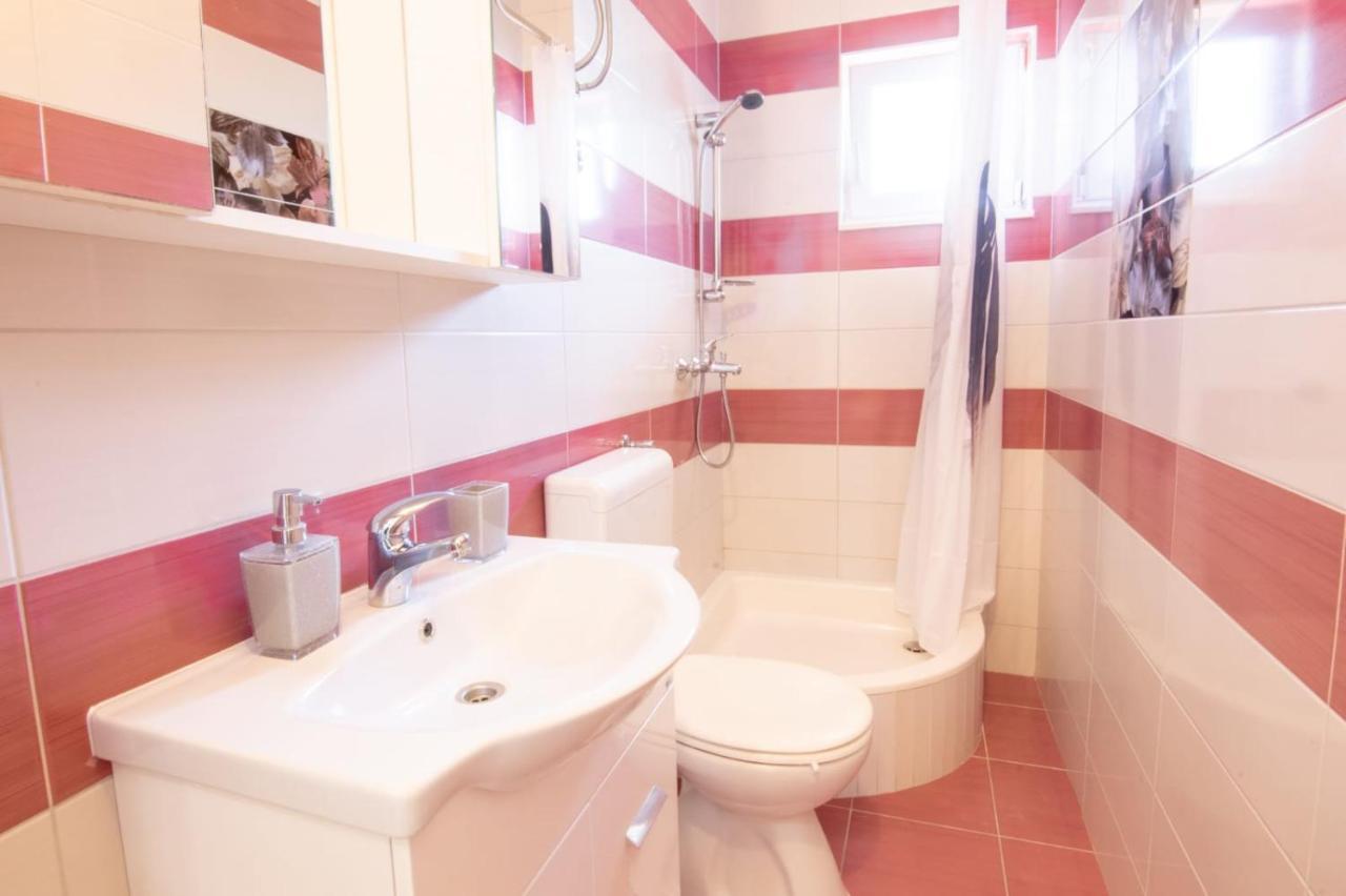 Apartment Cvita Free Beach Parking Makarska Exterior foto